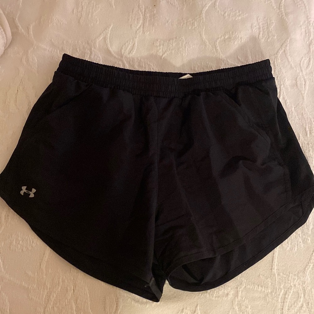 UNDER ARMOR BLACK SHORTS
